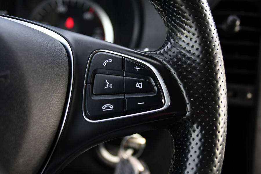 Mercedes-Benz Vito 116 CDI L2 Black Edition Camera, Cruise, LED, 164pk, Trekhaak, Leder, Multimedia, Automaat, Sensoren, Uniek!