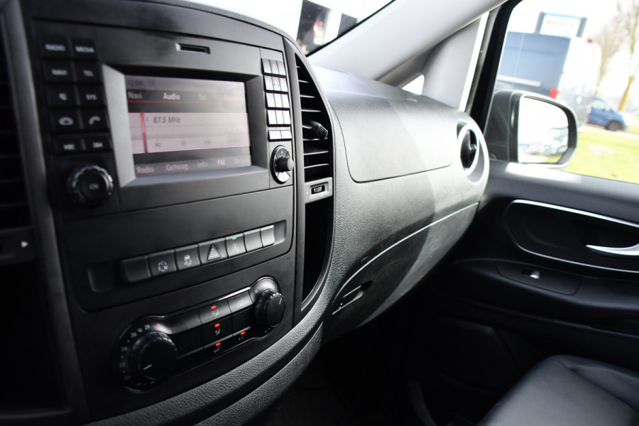 Mercedes-Benz Vito 116 CDI L2 Black Edition Camera, Cruise, LED, 164pk, Trekhaak, Leder, Multimedia, Automaat, Sensoren, Uniek!