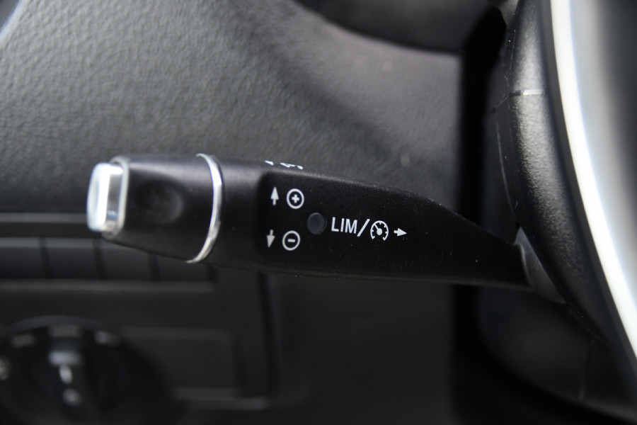 Mercedes-Benz Vito 116 CDI L2 Black Edition Camera, Cruise, LED, 164pk, Trekhaak, Leder, Multimedia, Automaat, Sensoren, Uniek!