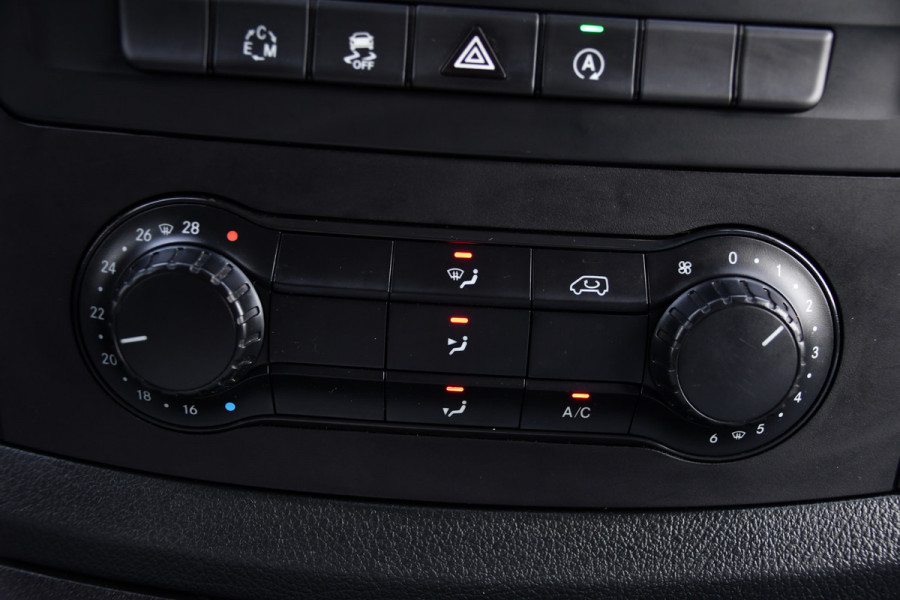 Mercedes-Benz Vito 116 CDI L2 Black Edition Camera, Cruise, LED, 164pk, Trekhaak, Leder, Multimedia, Automaat, Sensoren, Uniek!