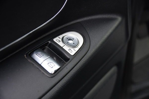 Mercedes-Benz Vito 116 CDI L2 Black Edition Camera, Cruise, LED, 164pk, Trekhaak, Leder, Multimedia, Automaat, Sensoren, Uniek!