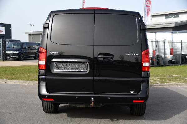 Mercedes-Benz Vito 116 CDI L2 Black Edition Camera, Cruise, LED, 164pk, Trekhaak, Leder, Multimedia, Automaat, Sensoren, Uniek!
