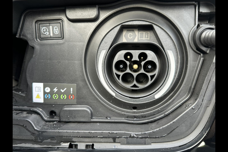 Peugeot 3008 1.6 HYbrid 225 GT Pack Business PANO| BLACK PACK| VAN €29.900,- NU VOOR SLECHTS €27.877,- Uw LENTEVOORDEEL €2.023,-| FOCAL AUDIO| CAMERA VOOR + ACHTER| ADAPTIVE CRUISE| DODE HOEK SENSOR| ELEK. ACHTERKLEP| STOELVERWARMING