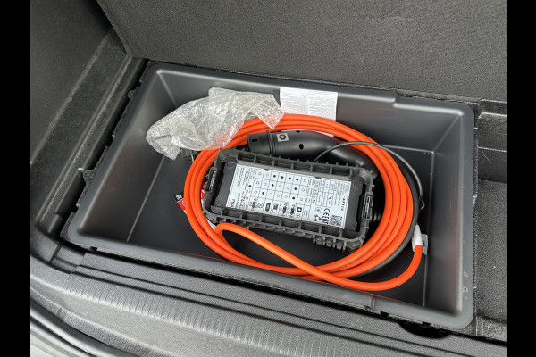 Peugeot 3008 1.6 HYbrid 225 GT Pack Business PANO| BLACK PACK| VAN €29.900,- NU VOOR SLECHTS €27.877,- Uw LENTEVOORDEEL €2.023,-| FOCAL AUDIO| CAMERA VOOR + ACHTER| ADAPTIVE CRUISE| DODE HOEK SENSOR| ELEK. ACHTERKLEP| STOELVERWARMING