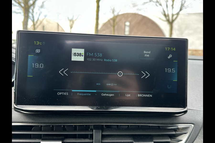 Peugeot 3008 1.6 HYbrid 225 GT Pack Business PANO| BLACK PACK| VAN €29.900,- NU VOOR SLECHTS €27.877,- Uw LENTEVOORDEEL €2.023,-| FOCAL AUDIO| CAMERA VOOR + ACHTER| ADAPTIVE CRUISE| DODE HOEK SENSOR| ELEK. ACHTERKLEP| STOELVERWARMING