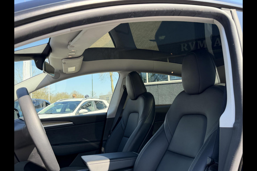 Tesla Model Y Performance AWD 75 kWh SOH 93% VAN €38.900,- NU VOOR SLECHTS €35.877,- Uw LENTEVOORDEEL €3.023,-AUTOPILOT| 21 INCH TURBINE VELGEN| ACHTERBANK VERWARMD| STOEL + STUURVERWARMING |DE HOOGVOLTACCU EN AANDRIJFLIJN GARANTIE TOT 2030 of 192.000KM |