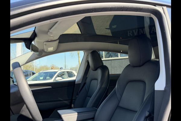 Tesla Model Y Performance AWD 75 kWh SOH 93% VAN €38.900,- NU VOOR SLECHTS €35.877,- Uw LENTEVOORDEEL €3.023,-AUTOPILOT| 21 INCH TURBINE VELGEN| ACHTERBANK VERWARMD| STOEL + STUURVERWARMING |DE HOOGVOLTACCU EN AANDRIJFLIJN GARANTIE TOT 2030 of 192.000KM |