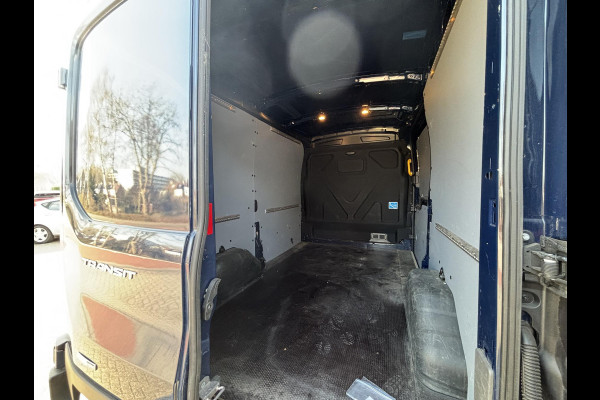 Ford Transit 350 2.0 TDCI L2H2 Trend | SCI | 130pk | Trekhaak | Achteruitrijcamera | Cruise control | Airco | Bluetooth | Voorruitverwarming | 3 zitplaatsen