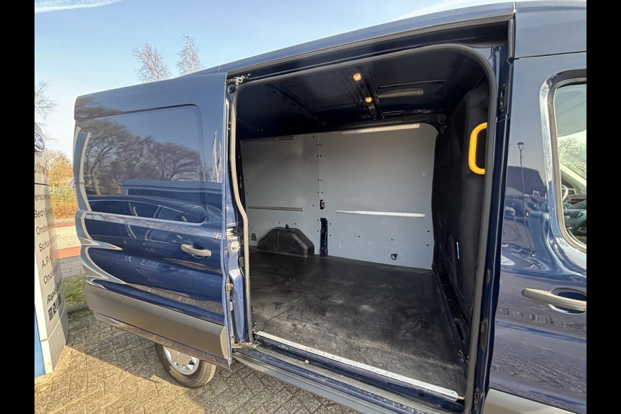 Ford Transit 350 2.0 TDCI L2H2 Trend | SCI | 130pk | Trekhaak | Achteruitrijcamera | Cruise control | Airco | Bluetooth | Voorruitverwarming | 3 zitplaatsen