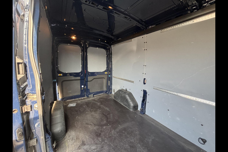 Ford Transit 350 2.0 TDCI L2H2 Trend | SCI | 130pk | Trekhaak | Achteruitrijcamera | Cruise control | Airco | Bluetooth | Voorruitverwarming | 3 zitplaatsen