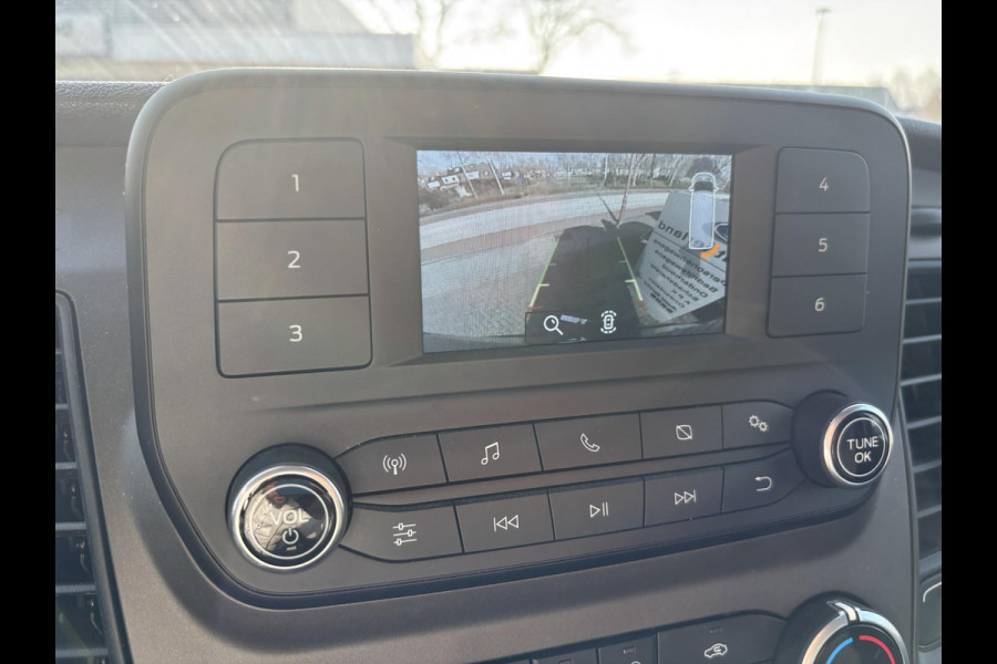 Ford Transit 350 2.0 TDCI L2H2 Trend | SCI | 130pk | Trekhaak | Achteruitrijcamera | Cruise control | Airco | Bluetooth | Voorruitverwarming | 3 zitplaatsen
