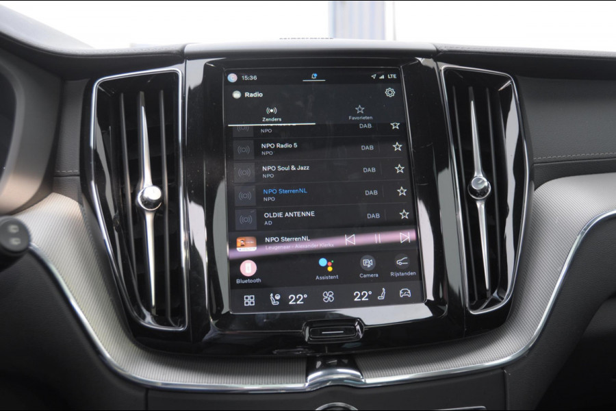 Volvo XC60 T6 350PK Plug-in hybrid AWD Ultra Black Edition / Navigatie / Adaptieve Cruise control / Head Up-Display / Panorama dak / Elektrische stoelen met geheugen / Stuurverwarming / Stoelverwarming v+a / 360 Camera /