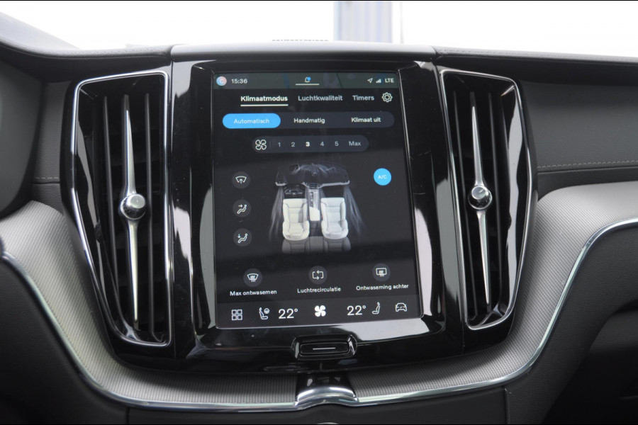 Volvo XC60 T6 350PK Plug-in hybrid AWD Ultra Black Edition / Navigatie / Adaptieve Cruise control / Head Up-Display / Panorama dak / Elektrische stoelen met geheugen / Stuurverwarming / Stoelverwarming v+a / 360 Camera /