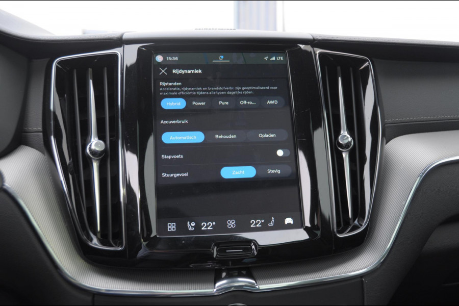 Volvo XC60 T6 350PK Plug-in hybrid AWD Ultra Black Edition / Navigatie / Adaptieve Cruise control / Head Up-Display / Panorama dak / Elektrische stoelen met geheugen / Stuurverwarming / Stoelverwarming v+a / 360 Camera /