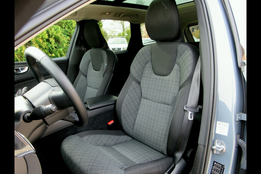 Volvo XC60 B4 Ultimate Bright Automaat*Dig. Dashb.*Pano.dak*