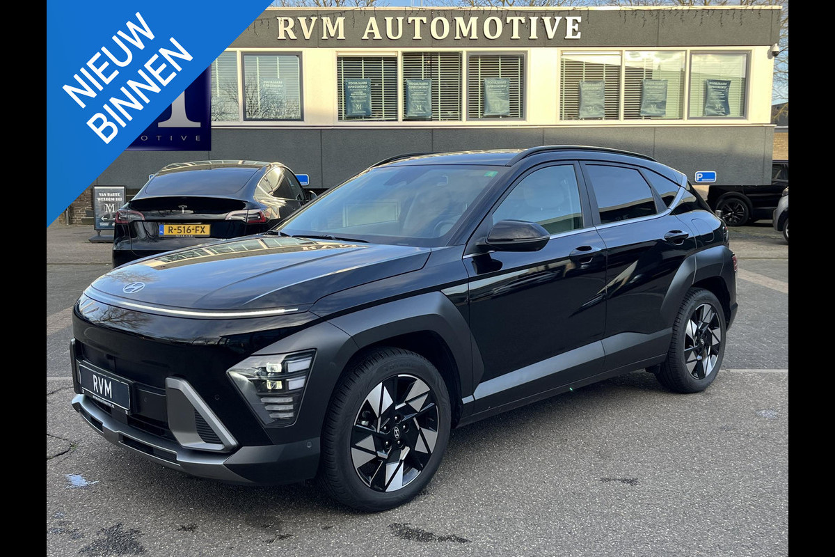 Hyundai Kona 1.6 GDI HEV Comfort Smart VAN €30.900,- NU VOOR SLECHTS €26.877,- Uw LENTEVOORDEEL €4.023,-| ELEK. ACHTERKLEP| STOEL + STUURVERWARMING| FABRIEKSGARANTIE HYUNDAI T/M 01-2029| DODE HOEK SENSOR| 360 CAMERA| ADAPTIVE CRUISE CONTROL|