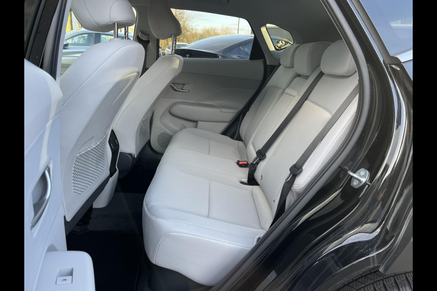 Hyundai Kona 1.6 GDI HEV Comfort Smart VAN €30.900,- NU VOOR SLECHTS €26.877,- Uw LENTEVOORDEEL €4.023,-| ELEK. ACHTERKLEP| STOEL + STUURVERWARMING| FABRIEKSGARANTIE HYUNDAI T/M 01-2029| DODE HOEK SENSOR| 360 CAMERA| ADAPTIVE CRUISE CONTROL|