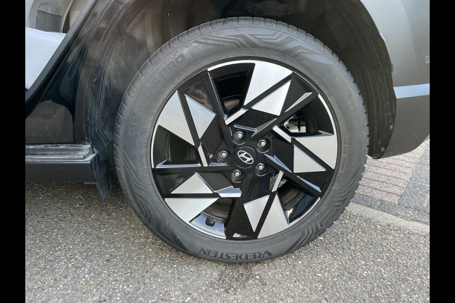 Hyundai Kona 1.6 GDI HEV Comfort Smart VAN €30.900,- NU VOOR SLECHTS €26.877,- Uw LENTEVOORDEEL €4.023,-| ELEK. ACHTERKLEP| STOEL + STUURVERWARMING| FABRIEKSGARANTIE HYUNDAI T/M 01-2029| DODE HOEK SENSOR| 360 CAMERA| ADAPTIVE CRUISE CONTROL|