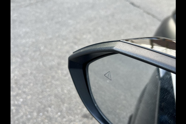 Hyundai Kona 1.6 GDI HEV Comfort Smart VAN €30.900,- NU VOOR SLECHTS €26.877,- Uw LENTEVOORDEEL €4.023,-| ELEK. ACHTERKLEP| STOEL + STUURVERWARMING| FABRIEKSGARANTIE HYUNDAI T/M 01-2029| DODE HOEK SENSOR| 360 CAMERA| ADAPTIVE CRUISE CONTROL|