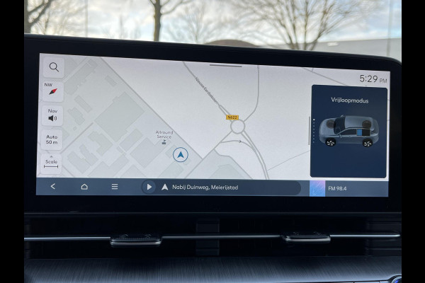 Hyundai Kona 1.6 GDI HEV Comfort Smart VAN €30.900,- NU VOOR SLECHTS €26.877,- Uw LENTEVOORDEEL €4.023,-| ELEK. ACHTERKLEP| STOEL + STUURVERWARMING| FABRIEKSGARANTIE HYUNDAI T/M 01-2029| DODE HOEK SENSOR| 360 CAMERA| ADAPTIVE CRUISE CONTROL|