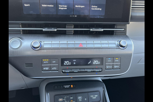 Hyundai Kona 1.6 GDI HEV Comfort Smart VAN €30.900,- NU VOOR SLECHTS €26.877,- Uw LENTEVOORDEEL €4.023,-| ELEK. ACHTERKLEP| STOEL + STUURVERWARMING| FABRIEKSGARANTIE HYUNDAI T/M 01-2029| DODE HOEK SENSOR| 360 CAMERA| ADAPTIVE CRUISE CONTROL|