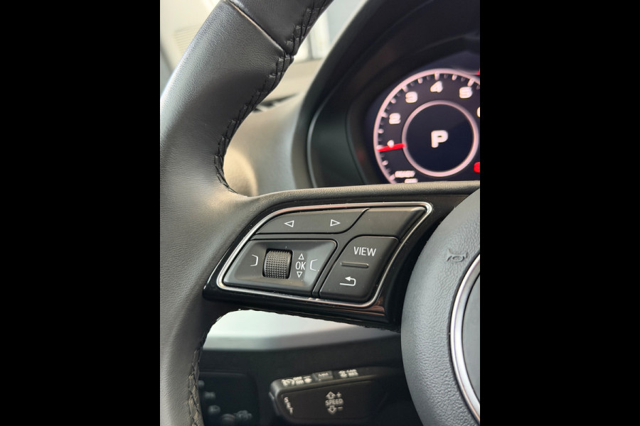 Audi Q2 35 TFSI 2x S-Line Edition CarPlay Camera