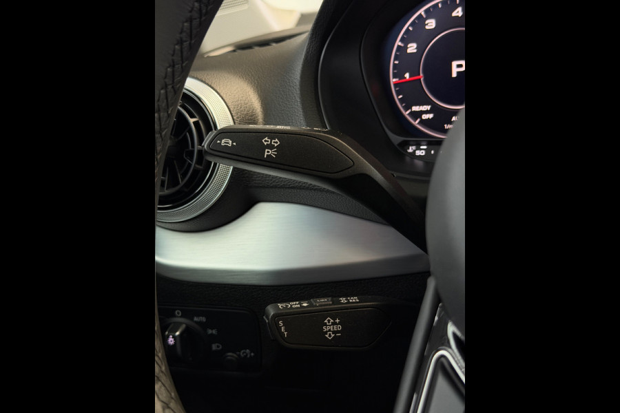 Audi Q2 35 TFSI 2x S-Line Edition CarPlay Camera