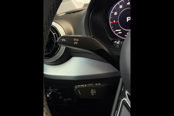 Audi Q2 35 TFSI 2x S-Line Edition CarPlay Camera