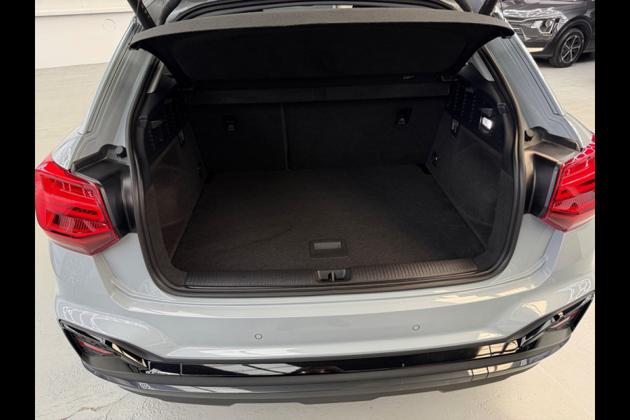 Audi Q2 35 TFSI 2x S-Line Edition CarPlay Camera