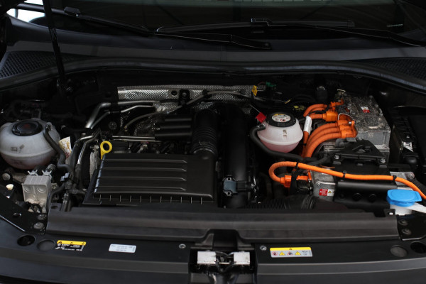 Volkswagen Tiguan 1.4 TSI eHybrid R-Line *Pano*Camera*Trekhaak*Black Style*