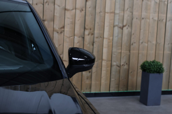 Volkswagen Tiguan 1.4 TSI eHybrid R-Line *Pano*Camera*Trekhaak*Black Style*