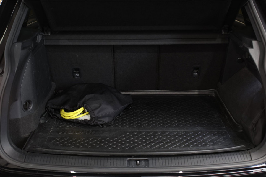 Volkswagen Tiguan 1.4 TSI eHybrid R-Line *Pano*Camera*Trekhaak*Black Style*