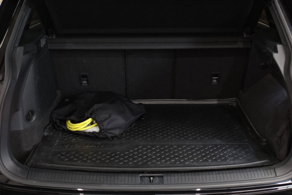 Volkswagen Tiguan 1.4 TSI eHybrid R-Line *Pano*Camera*Trekhaak*Black Style*