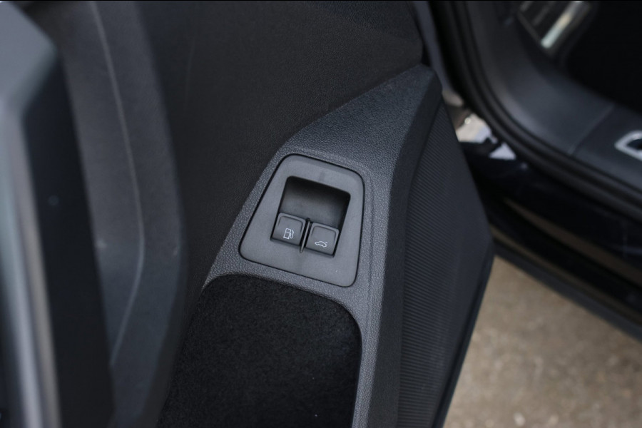 Volkswagen Tiguan 1.4 TSI eHybrid R-Line *Pano*Camera*Trekhaak*Black Style*