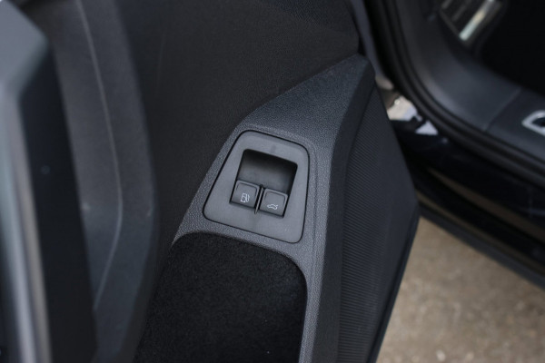 Volkswagen Tiguan 1.4 TSI eHybrid R-Line *Pano*Camera*Trekhaak*Black Style*