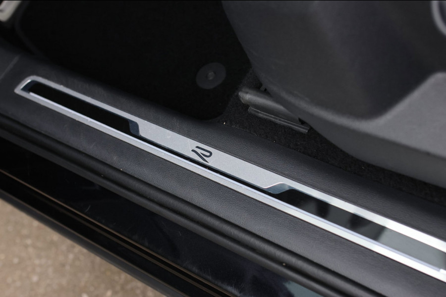 Volkswagen Tiguan 1.4 TSI eHybrid R-Line *Pano*Camera*Trekhaak*Black Style*