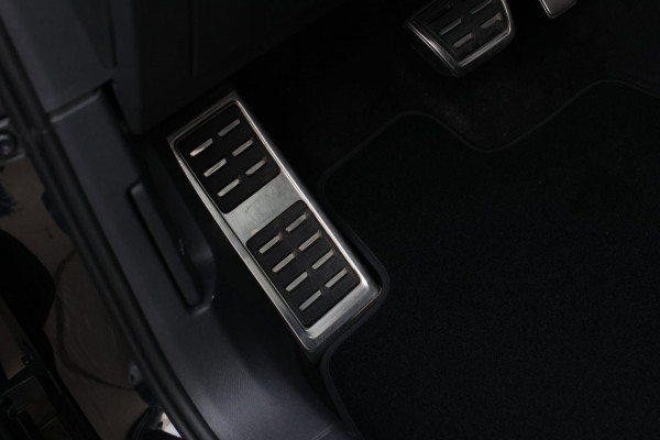 Volkswagen Tiguan 1.4 TSI eHybrid R-Line *Pano*Camera*Trekhaak*Black Style*