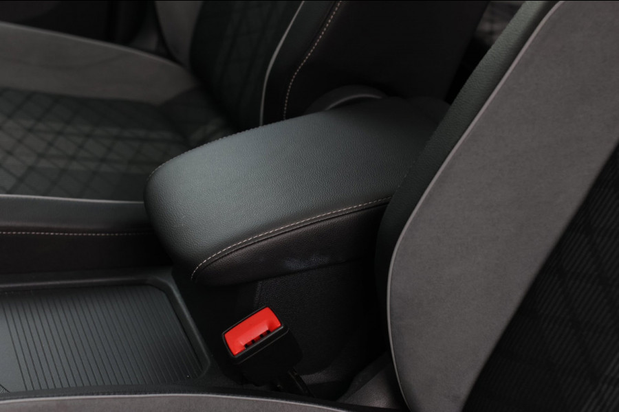 Volkswagen Tiguan 1.4 TSI eHybrid R-Line *Pano*Camera*Trekhaak*Black Style*