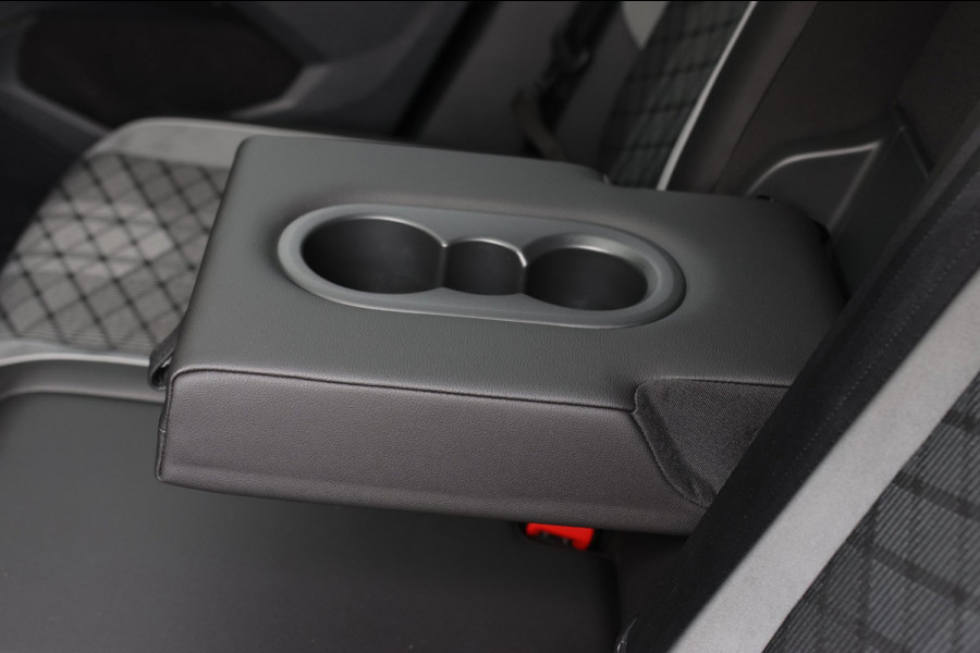 Volkswagen Tiguan 1.4 TSI eHybrid R-Line *Pano*Camera*Trekhaak*Black Style*