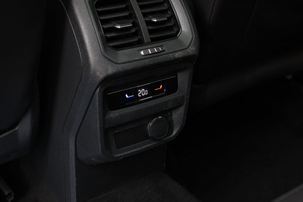 Volkswagen Tiguan 1.4 TSI eHybrid R-Line *Pano*Camera*Trekhaak*Black Style*