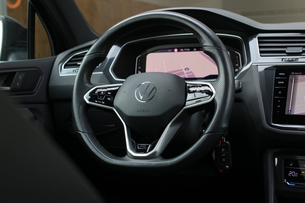 Volkswagen Tiguan 1.4 TSI eHybrid R-Line *Pano*Camera*Trekhaak*Black Style*