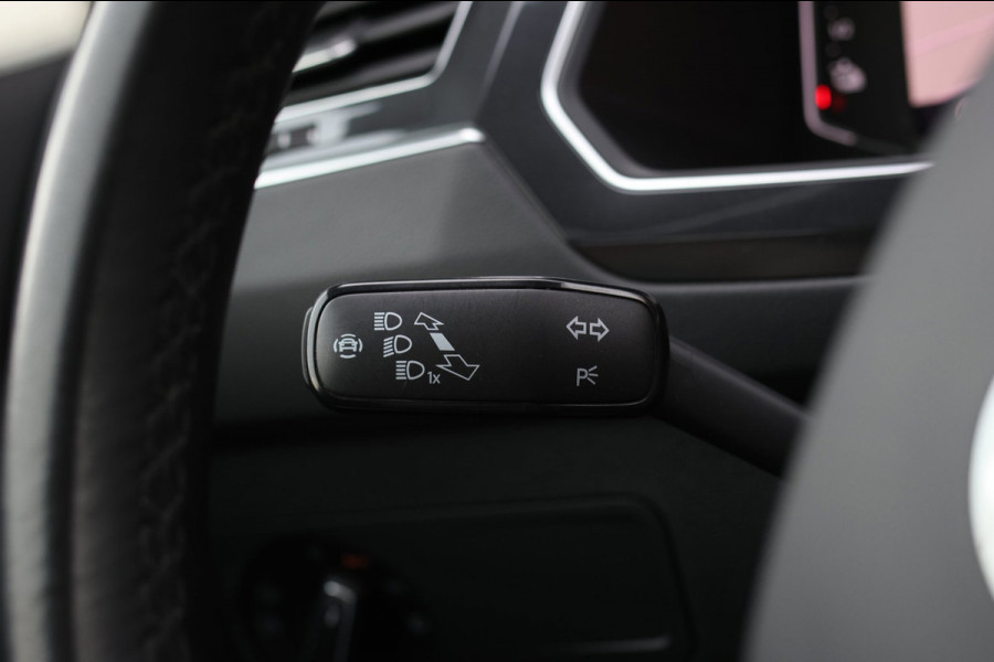 Volkswagen Tiguan 1.4 TSI eHybrid R-Line *Pano*Camera*Trekhaak*Black Style*