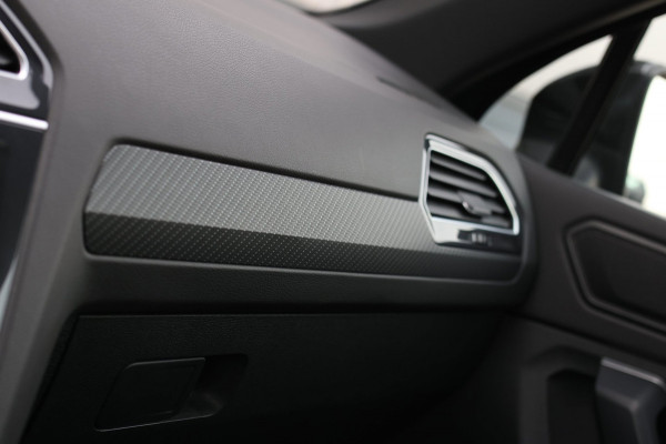 Volkswagen Tiguan 1.4 TSI eHybrid R-Line *Pano*Camera*Trekhaak*Black Style*