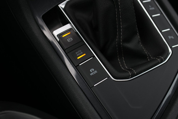 Volkswagen Tiguan 1.4 TSI eHybrid R-Line *Pano*Camera*Trekhaak*Black Style*