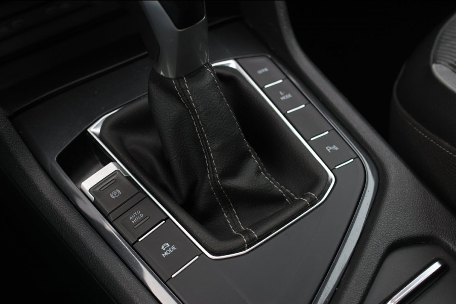 Volkswagen Tiguan 1.4 TSI eHybrid R-Line *Pano*Camera*Trekhaak*Black Style*