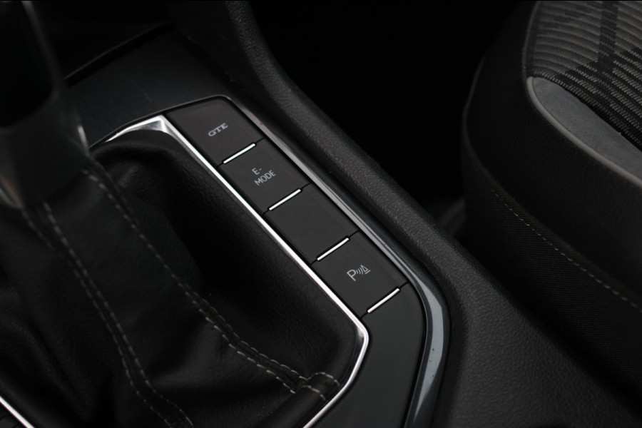 Volkswagen Tiguan 1.4 TSI eHybrid R-Line *Pano*Camera*Trekhaak*Black Style*