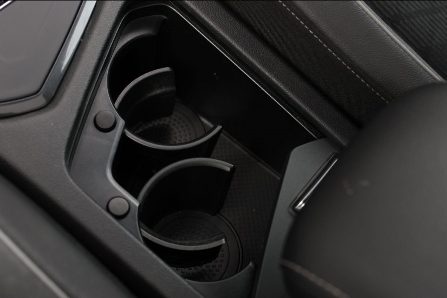 Volkswagen Tiguan 1.4 TSI eHybrid R-Line *Pano*Camera*Trekhaak*Black Style*