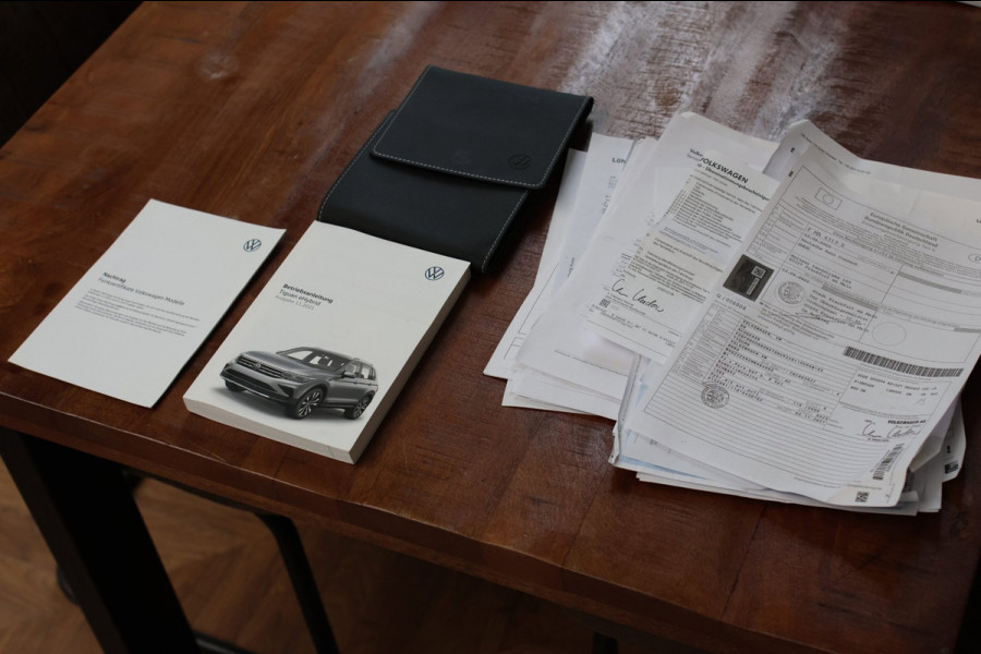 Volkswagen Tiguan 1.4 TSI eHybrid R-Line *Pano*Camera*Trekhaak*Black Style*