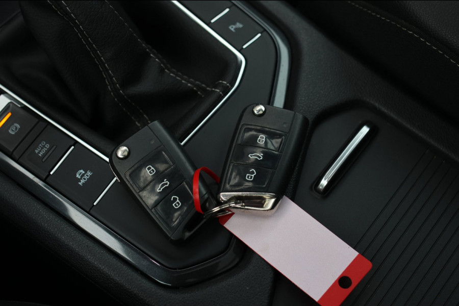 Volkswagen Tiguan 1.4 TSI eHybrid R-Line *Pano*Camera*Trekhaak*Black Style*