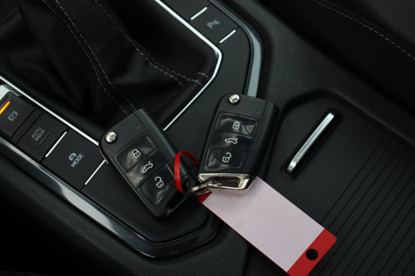 Volkswagen Tiguan 1.4 TSI eHybrid R-Line *Pano*Camera*Trekhaak*Black Style*